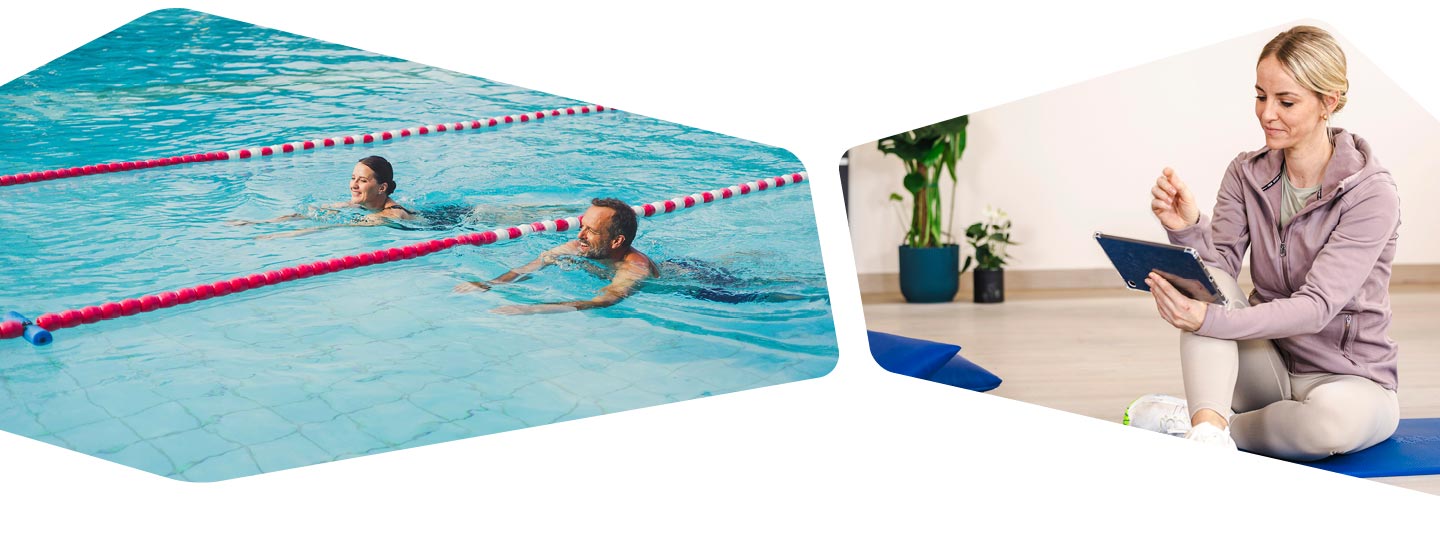 Zwei Personen schwimmen in einem Schwimmerbecken in einer Johannesbad Fachklink. Im Bild rechts ist eine Frau mit einem Tablet zu sehen, welche Zuhause ein digitales Präventionsprogramm durchführt.